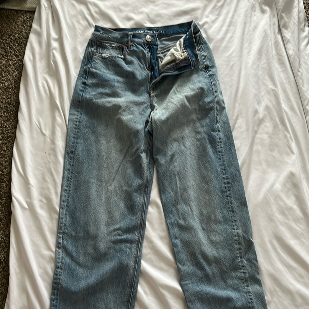 American Eagle, baggy jeans